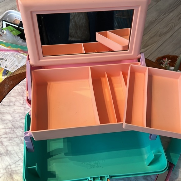 Vintage Caboodles set of 3 make-up case, travel case and RARE! lip gloss holder - Picture 9 of 17